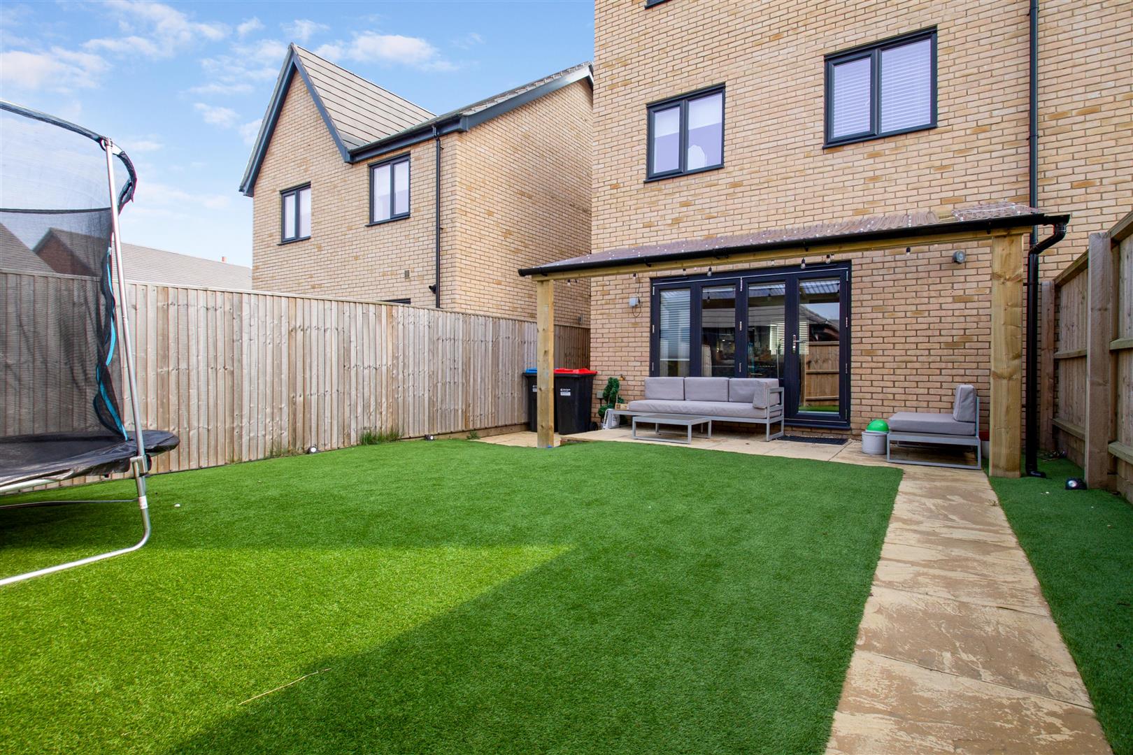 Dartmouth Drive, Broughton, Milton Keynes